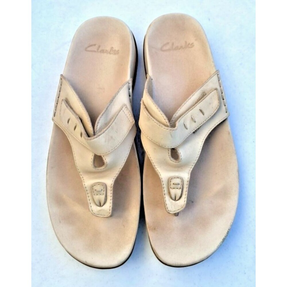 Clarks Sunmaze Loop Womens Thong Sandal Size 9 M Beige Leather Slip-On Open Toe